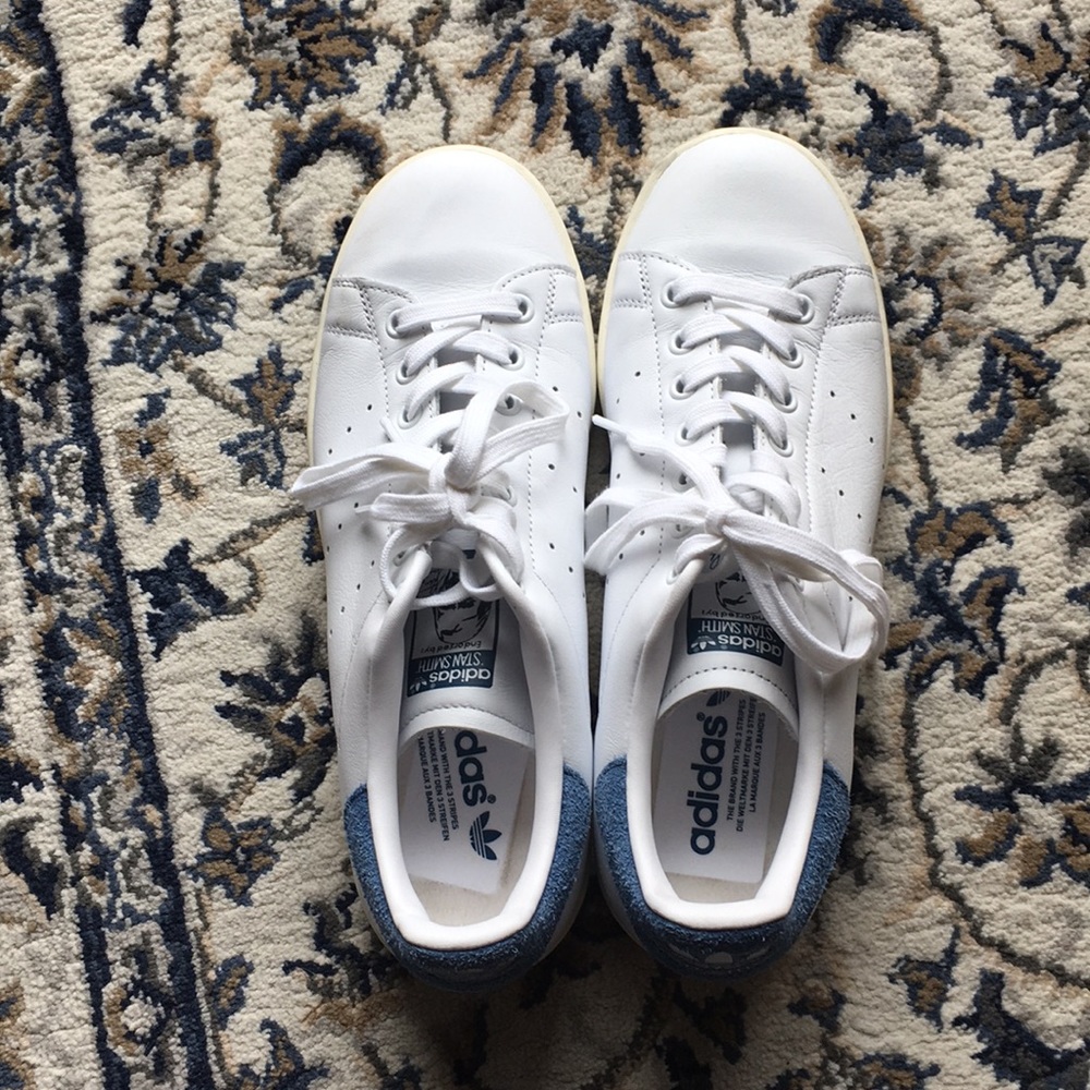 Adidas Stan Smith tennis shoes